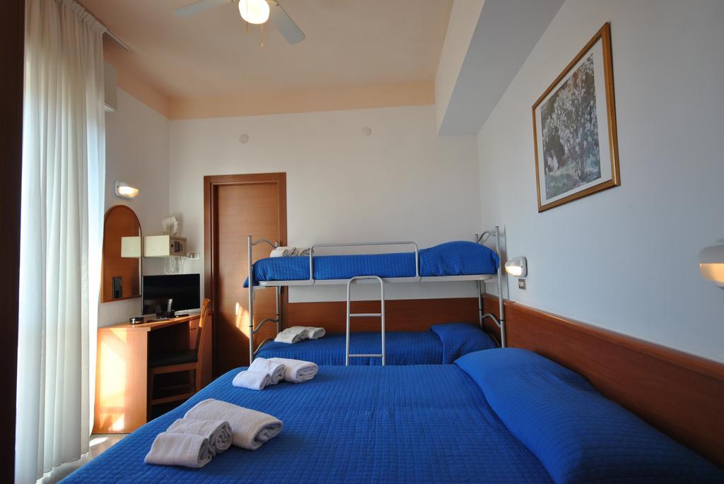 רימיני Hotel Pacific מראה חיצוני תמונה
