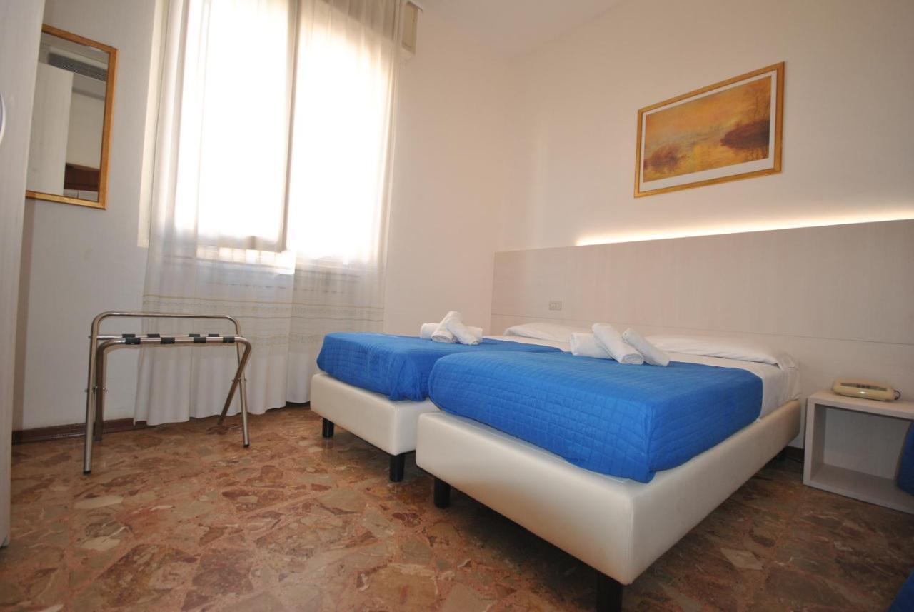 רימיני Hotel Pacific מראה חיצוני תמונה